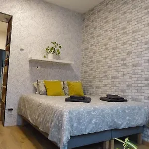 Superbe Au 1er étage, Proche De La Gare Du Midi Appartement